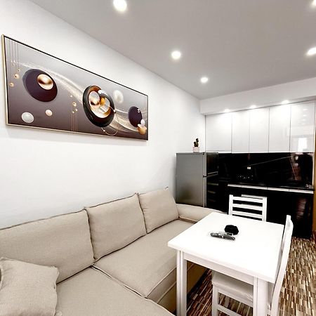 Kam Apartments In The City Center Влёра Экстерьер фото