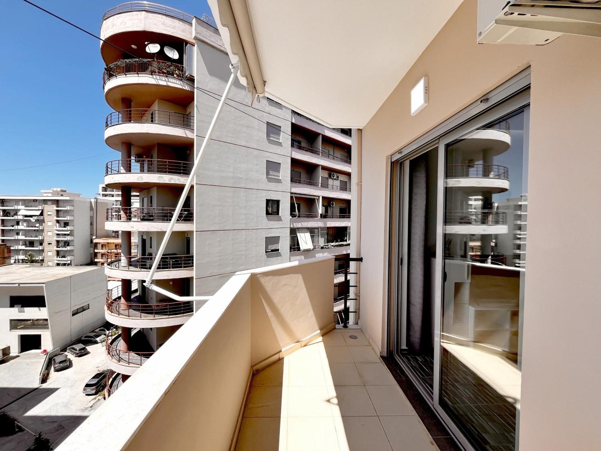 Kam Apartments In The City Center Влёра Экстерьер фото