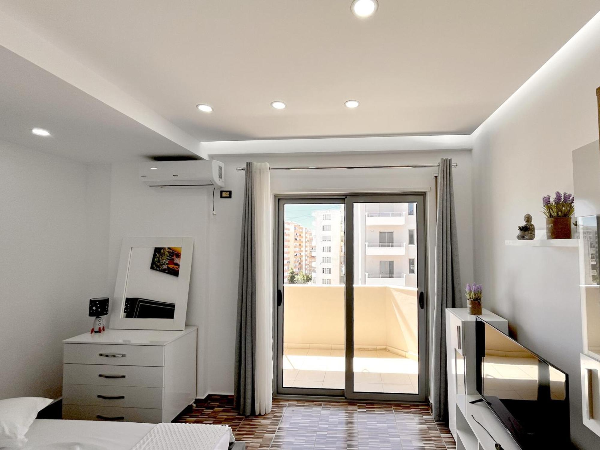 Kam Apartments In The City Center Влёра Экстерьер фото