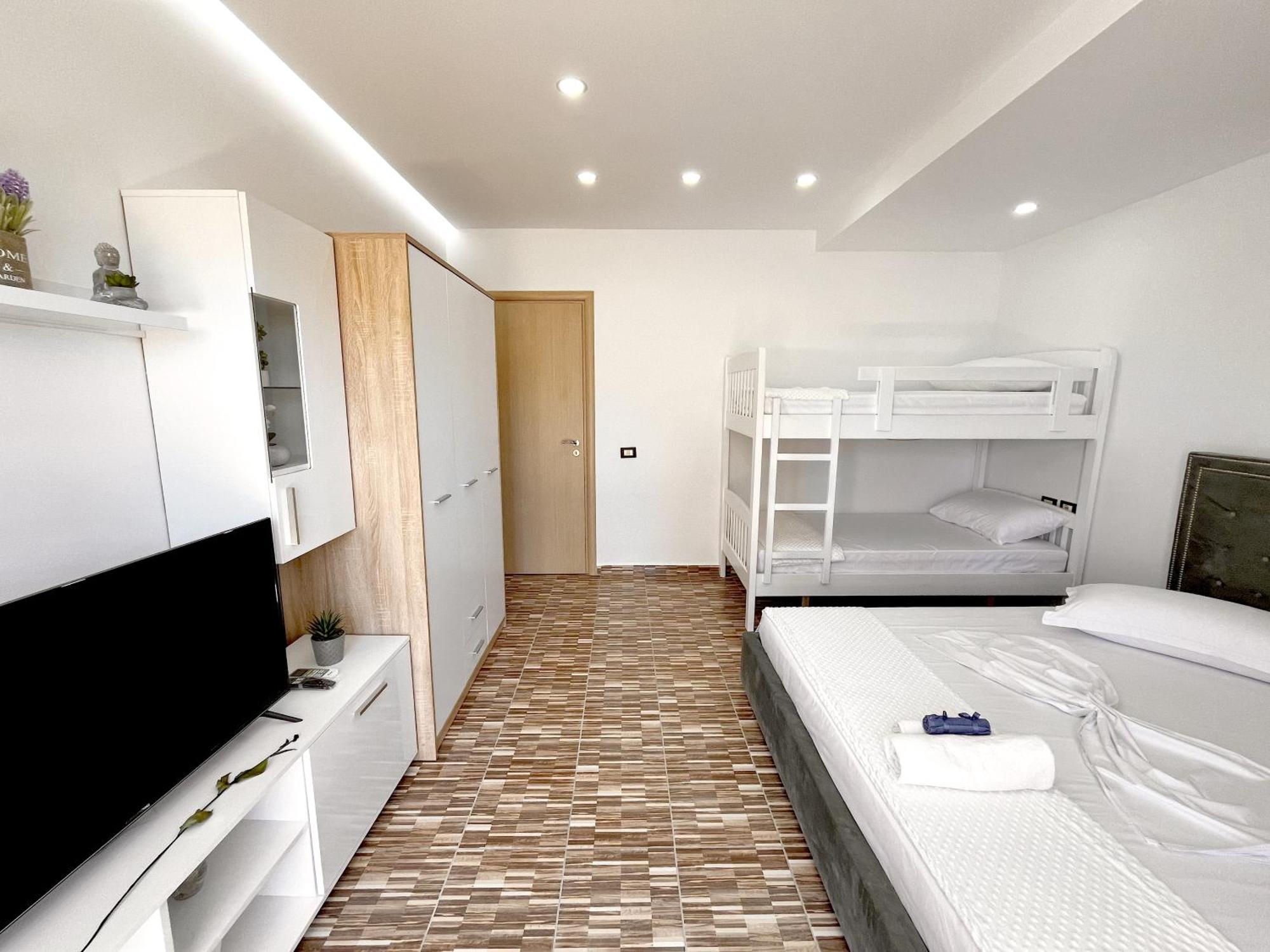 Kam Apartments In The City Center Влёра Экстерьер фото