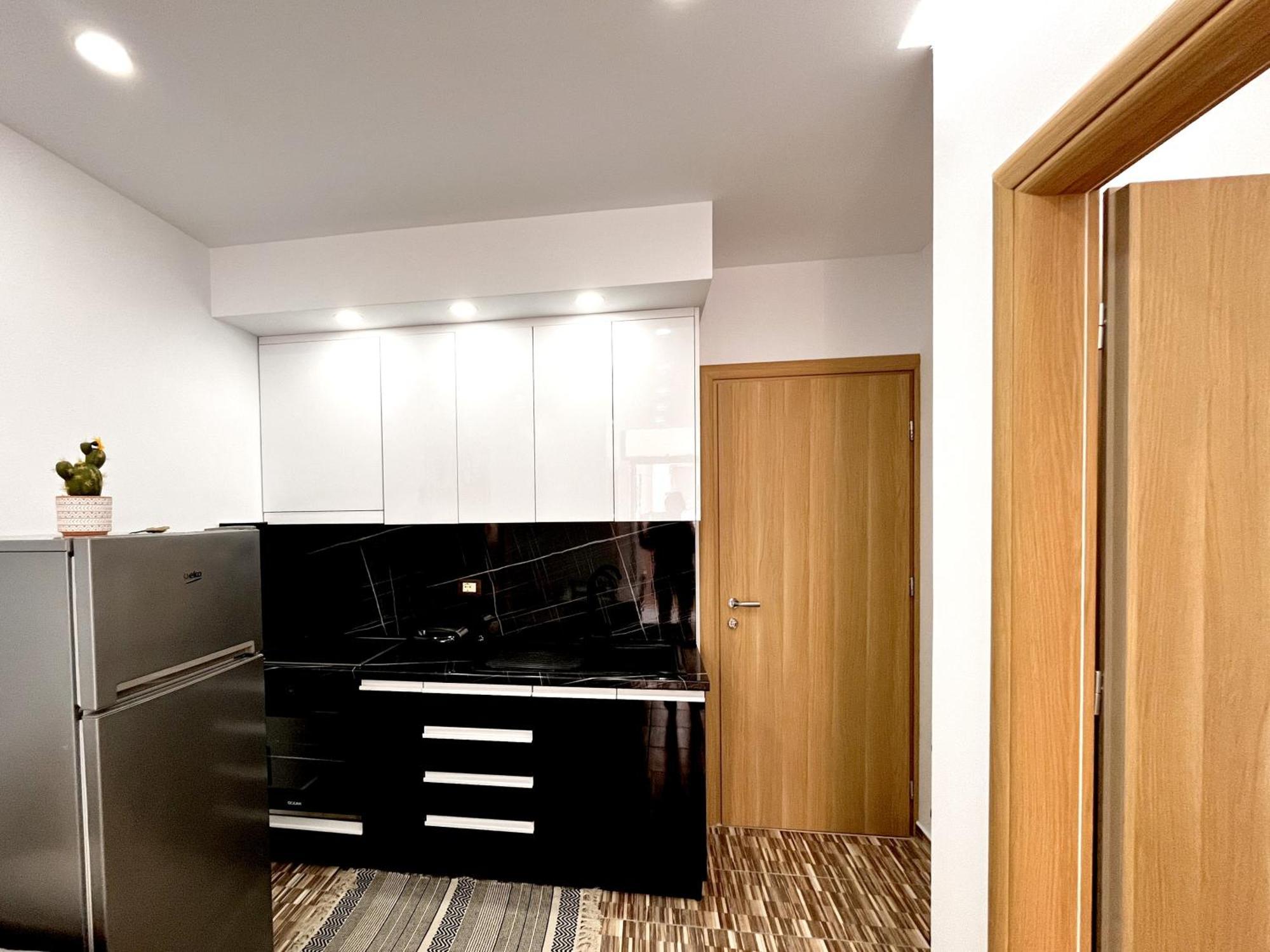 Kam Apartments In The City Center Влёра Экстерьер фото