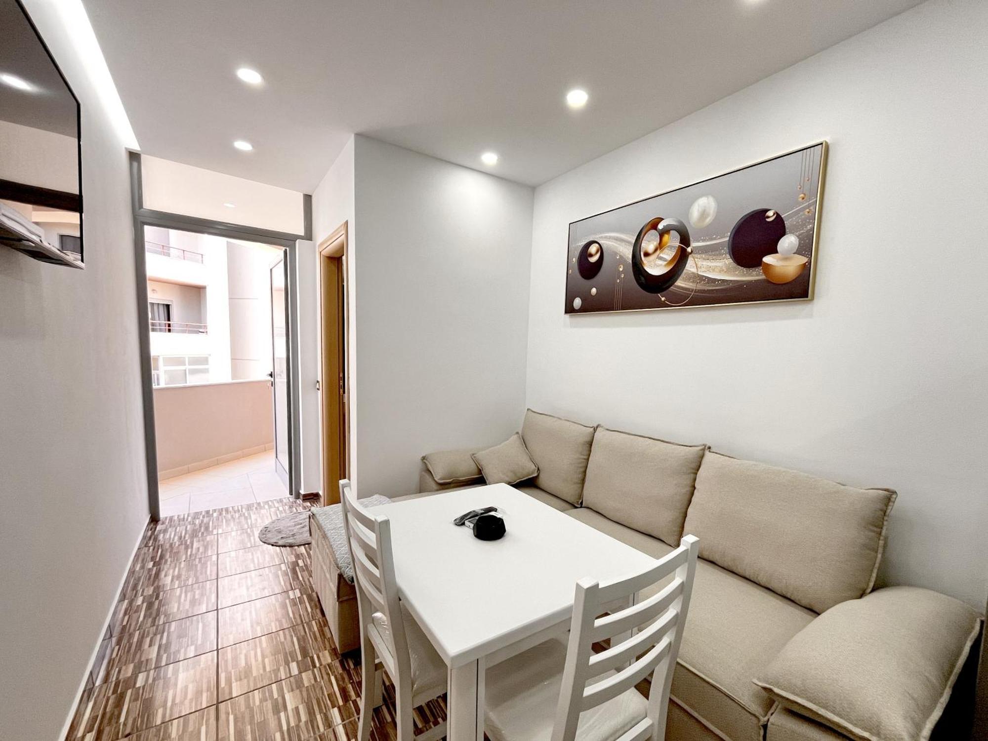 Kam Apartments In The City Center Влёра Экстерьер фото