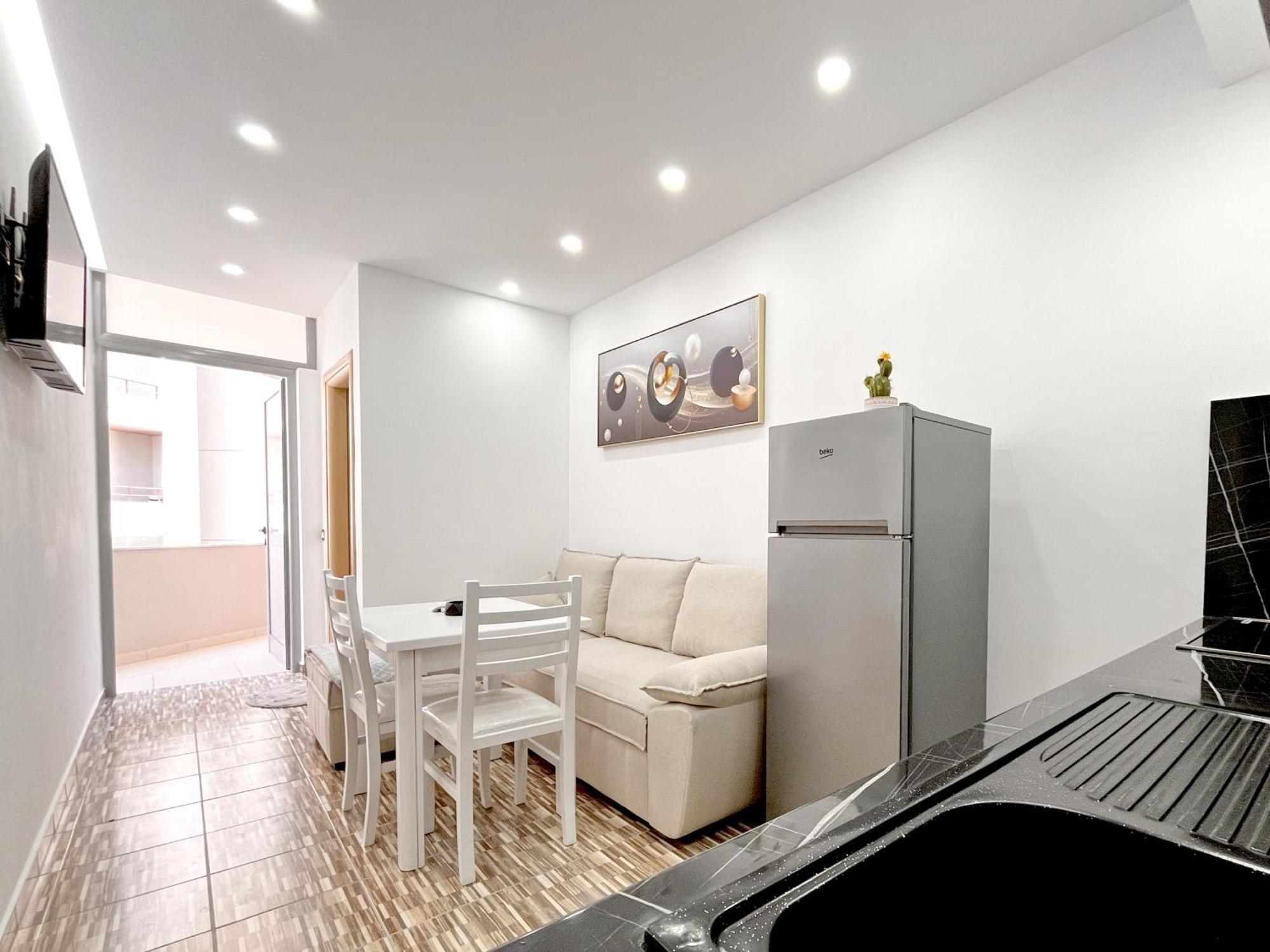 Kam Apartments In The City Center Влёра Экстерьер фото