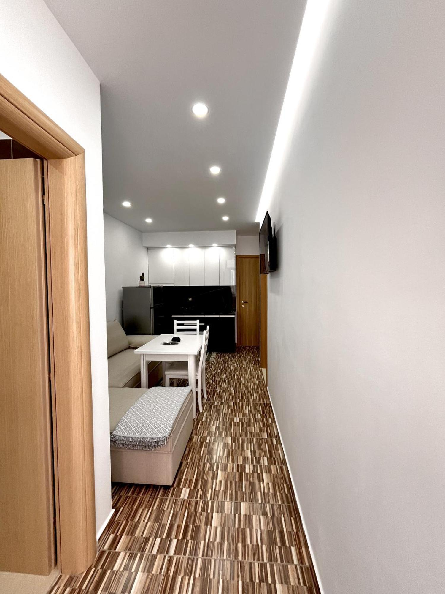 Kam Apartments In The City Center Влёра Экстерьер фото